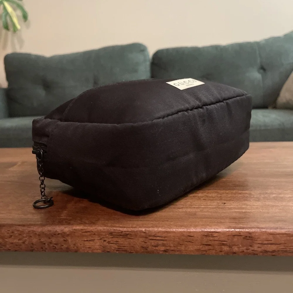 Gucci Beauty Unisex Medium Pouch Bag‎ Black Zipper Closure Toiletry Men Travel